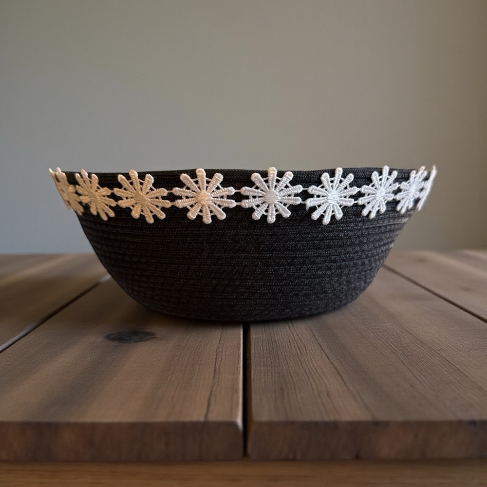 Purse Bowl - Black Woven with White Daisy Trim